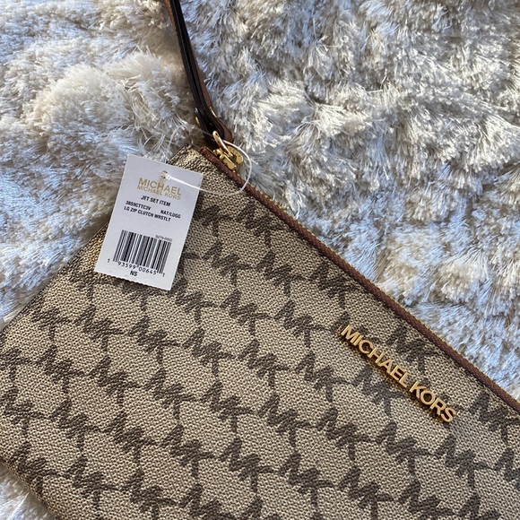 MICHAEL MICHAEL KORS Large Logo Wristlet - Picture 4 of 9